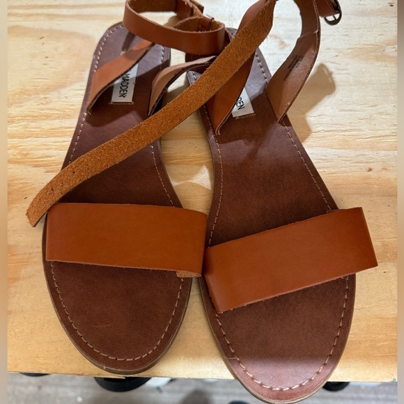 Women's Steve Madden Dairr Flat
Sandal size 9,5 - Picture 7 of 7